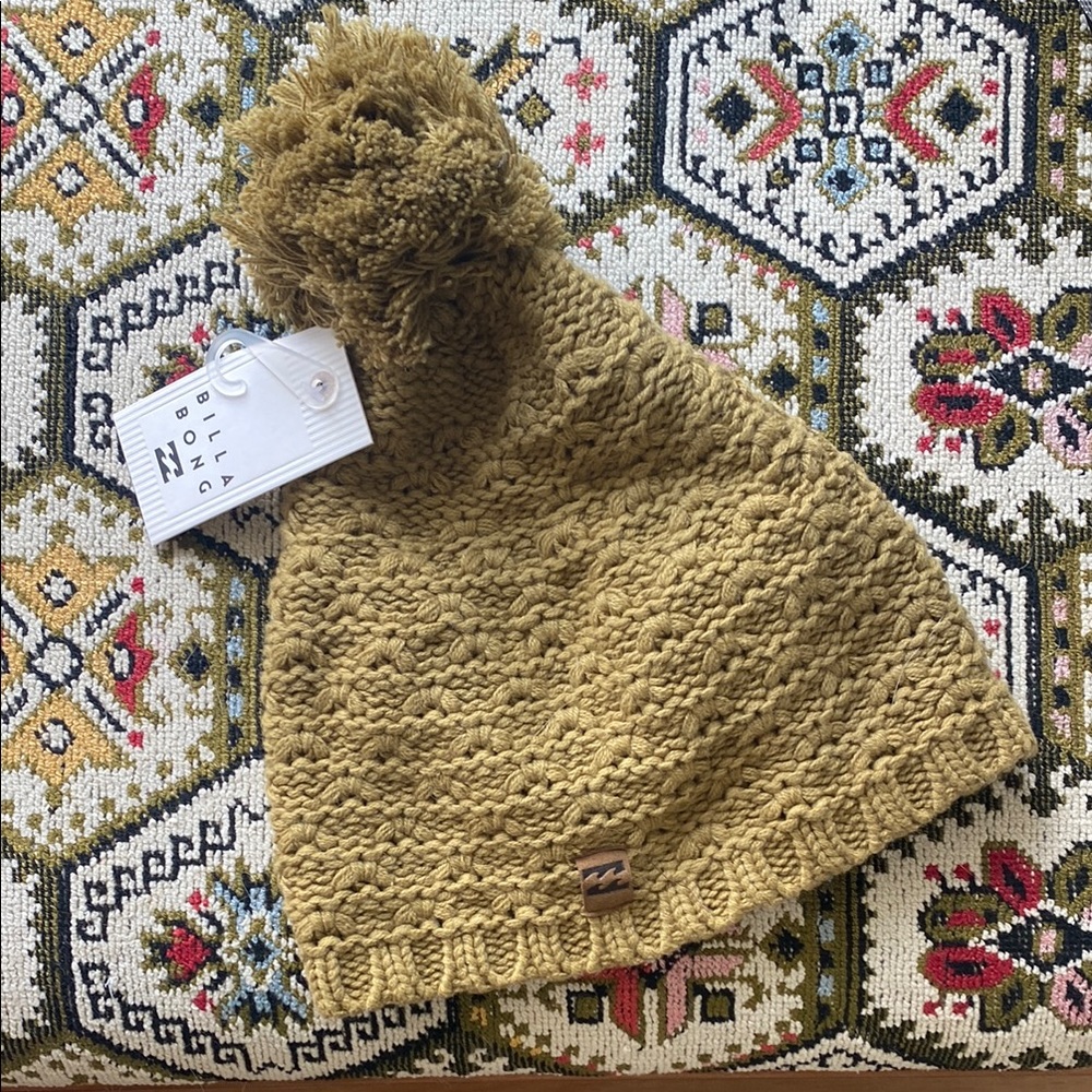 NWT Billabong Olive Knit Beanie with Pom